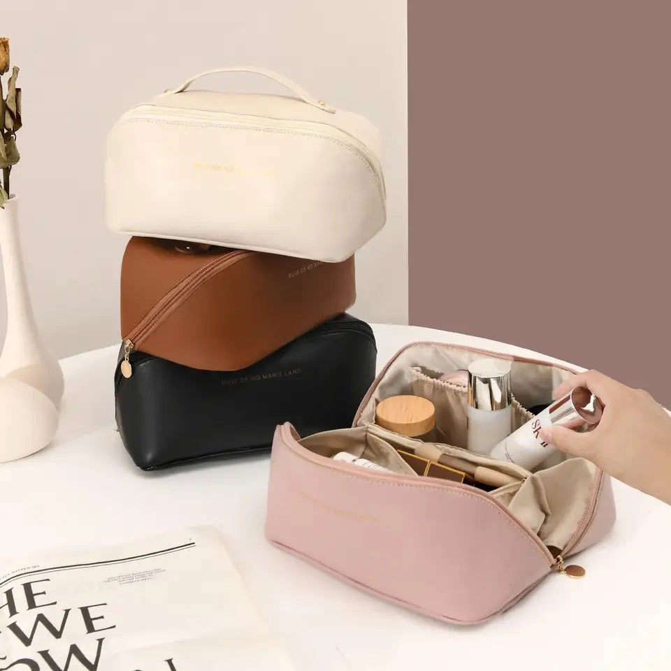 Travel cosmetic organiser