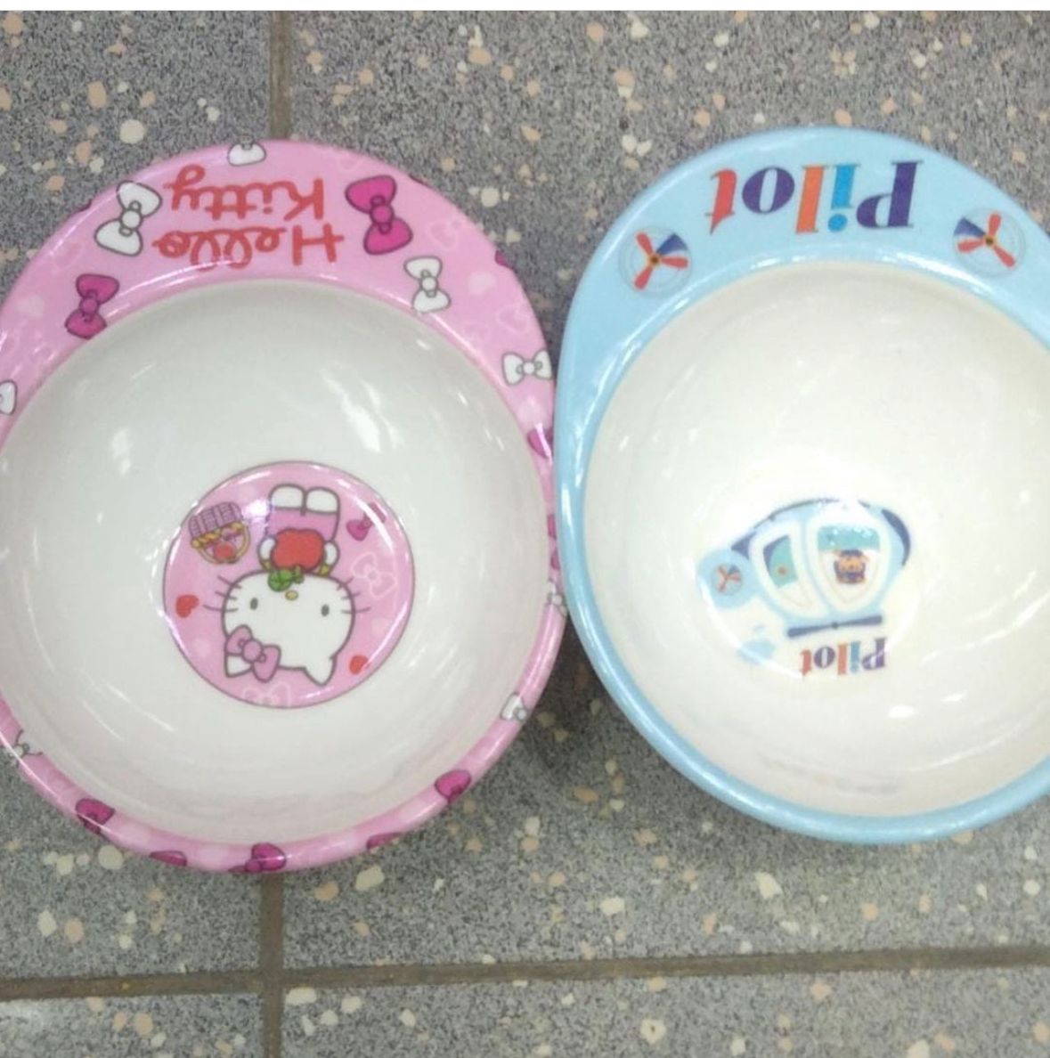 Kids feeding bowls